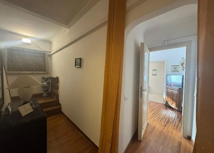 2-level Flat With Terrace In The Heart Of Roma