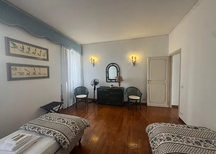 2-level Flat With Terrace In The Heart Of Roma