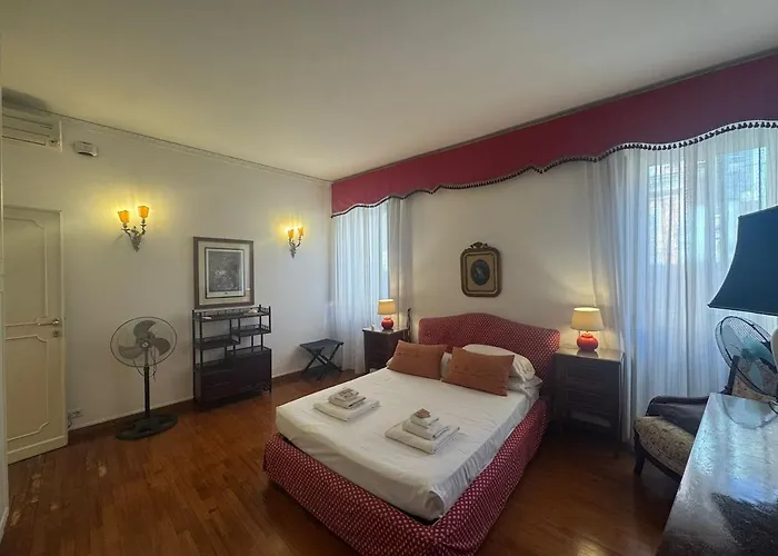 2-level Flat With Terrace In The Heart Of Roma